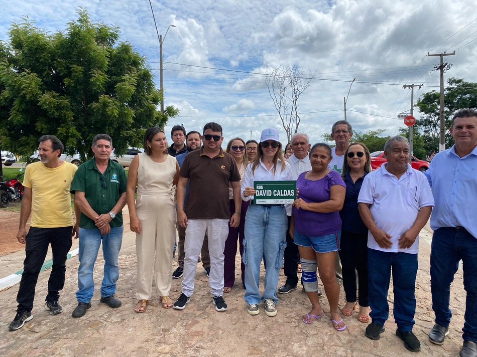 Prefeita de Esperantina entregou calçamento de sete ruas