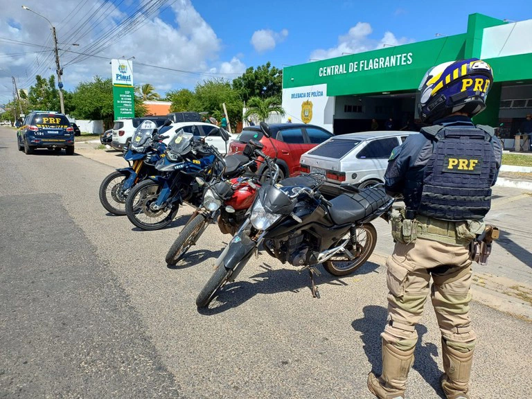 PRF realiza fiscalização em Parnaíba