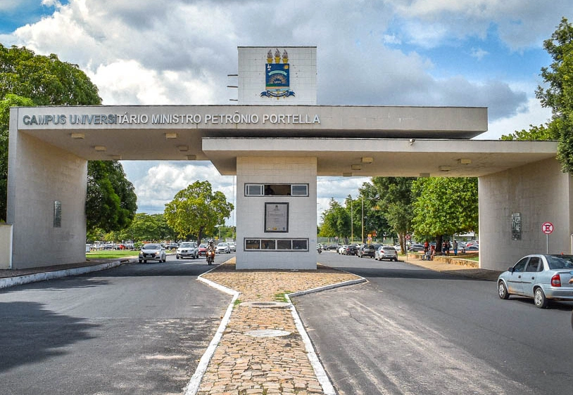 Construção de Ponte da UFPI