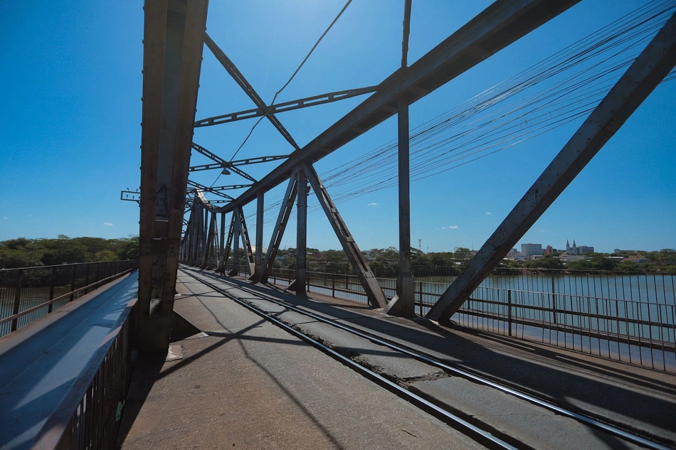 Ponte Metálica.