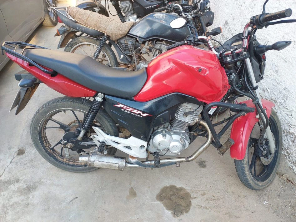 Motocicleta adulterada e apreendida