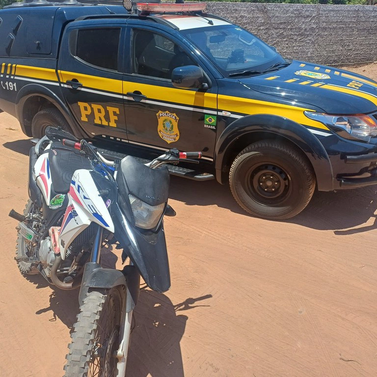 Motocicleta adulterada e apreendida