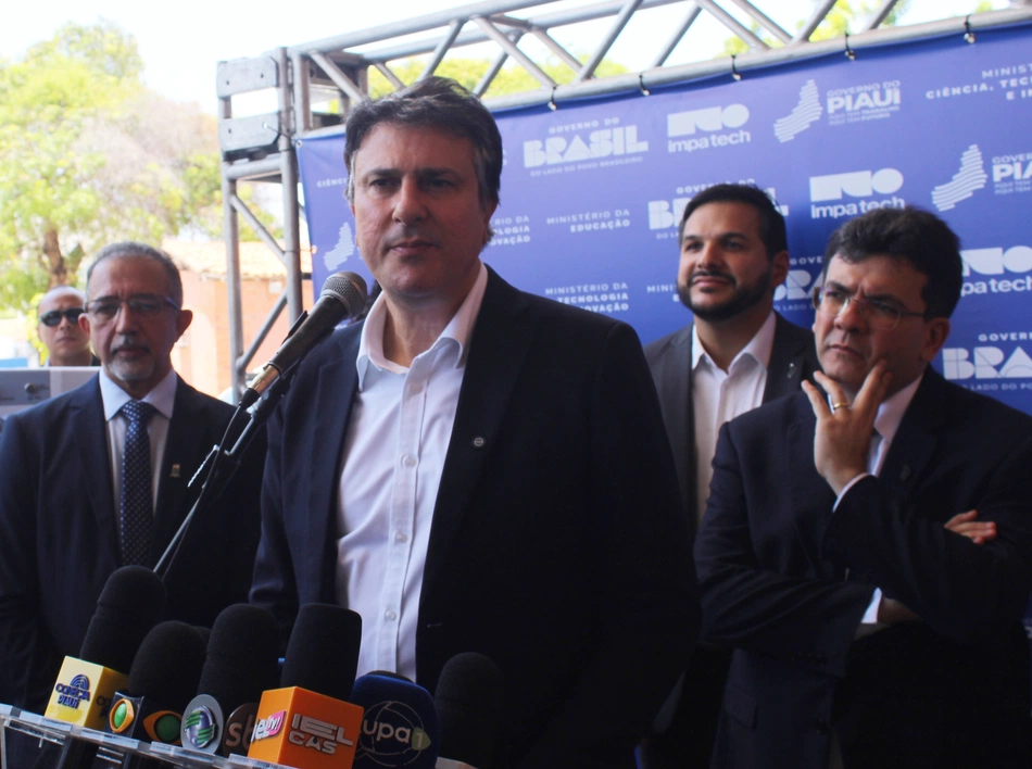 Ministro da Educação, Camilo Santana,