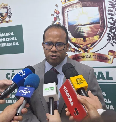 Enzo Samuel anuncia reforma do plenário da Câmara Municipal 