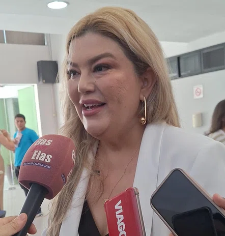 "Mulheres não querem dividir banheiro com homens de peruca", diz Samantha