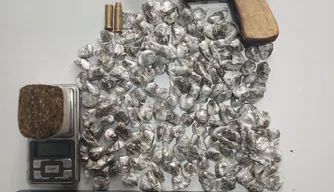 Materiais ilícitos apreendidos durante busca em residênzia