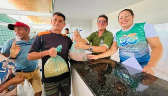 Entrega de sementes a produtores rurais