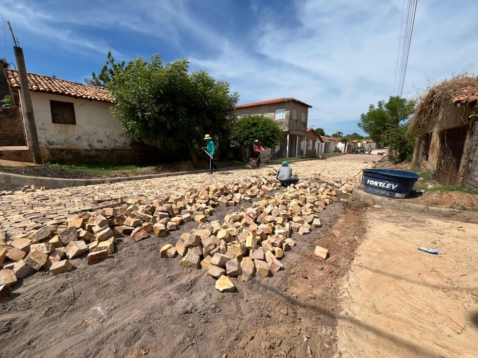 Prefeitura de Esperantina avança na melhoria e pavimentação de ruas nos bairros do município