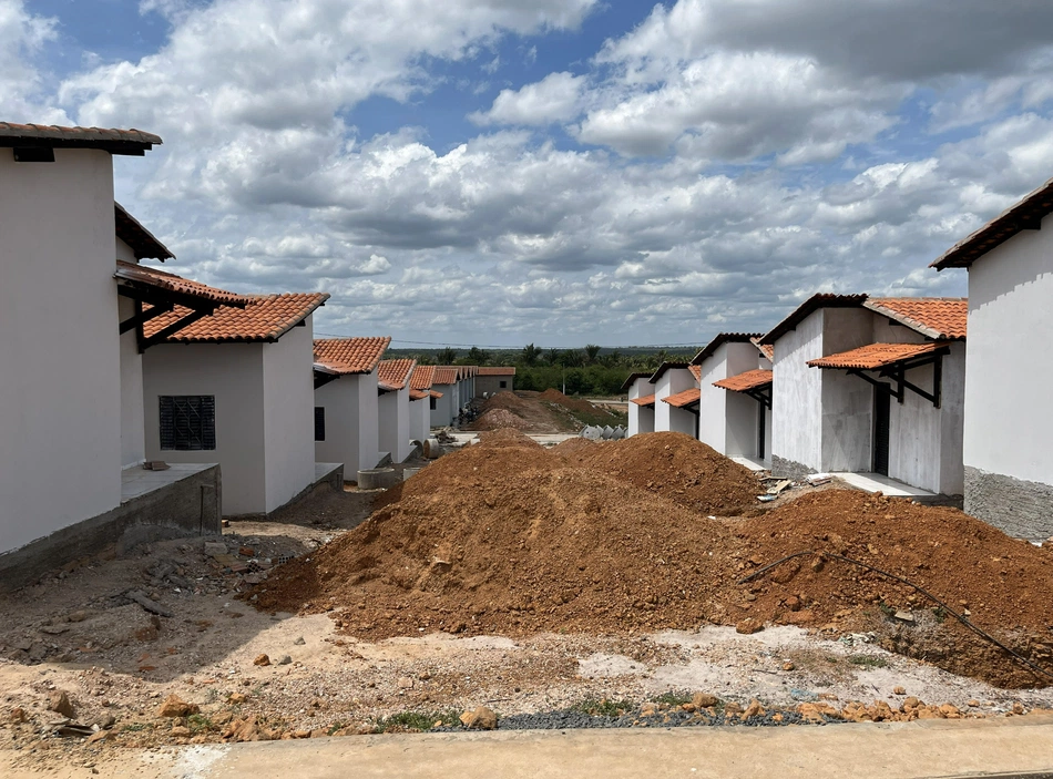 Conjunto habitacional em Esperantina