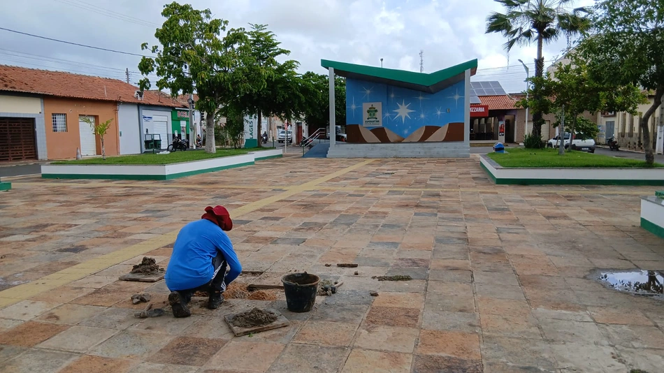 Serviços de manutenção e revitalização de praças públicas