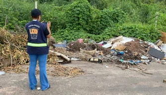 Descarte irregular de lixo em Teresina