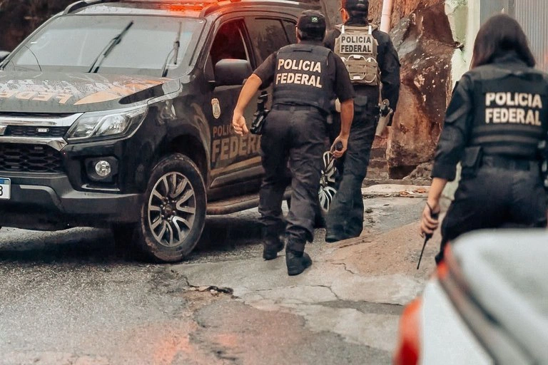 Equipes da Polícia Federal