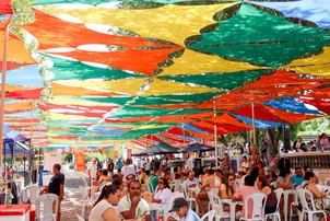 Feira na Praça Pedro II leva programação cultural ao Centro