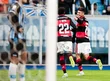 Flamengo se aproxima da liderança do Brasileirão após vencer o Grêmio Flamengo se aproxima da liderança do Brasileirão após vencer o Grêmio