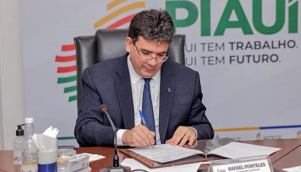 Rafael Fonteles assina ordem para execução de obra da Vila Olímpica de Parnaíba
