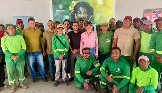 Ivanária Sampaio homenageia garis com café da manhã na Prefeitura de Esperantina