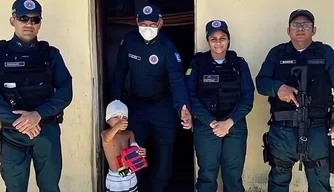 Polícia Militar faz visita a menino sobrevivente de atropelamento em Piracuruca