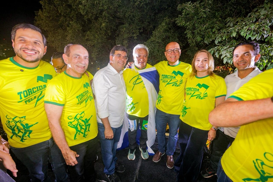 Rafael Fonteles participa de manifestações religiosas em Teresina