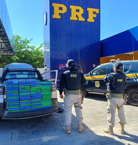 PRF apreende 135 kg de cocaína em picape durante fiscalização em Parnaíba