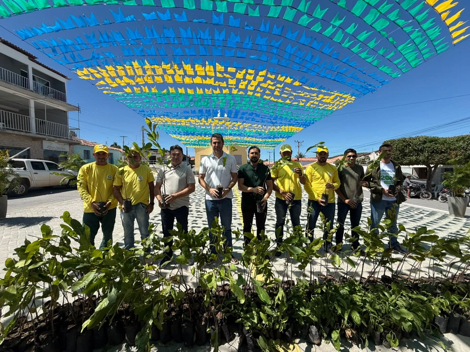 Secretária do Meio Ambiente distribui 9 mil mudas frutíferas e nativas em quatro municípios piauienses