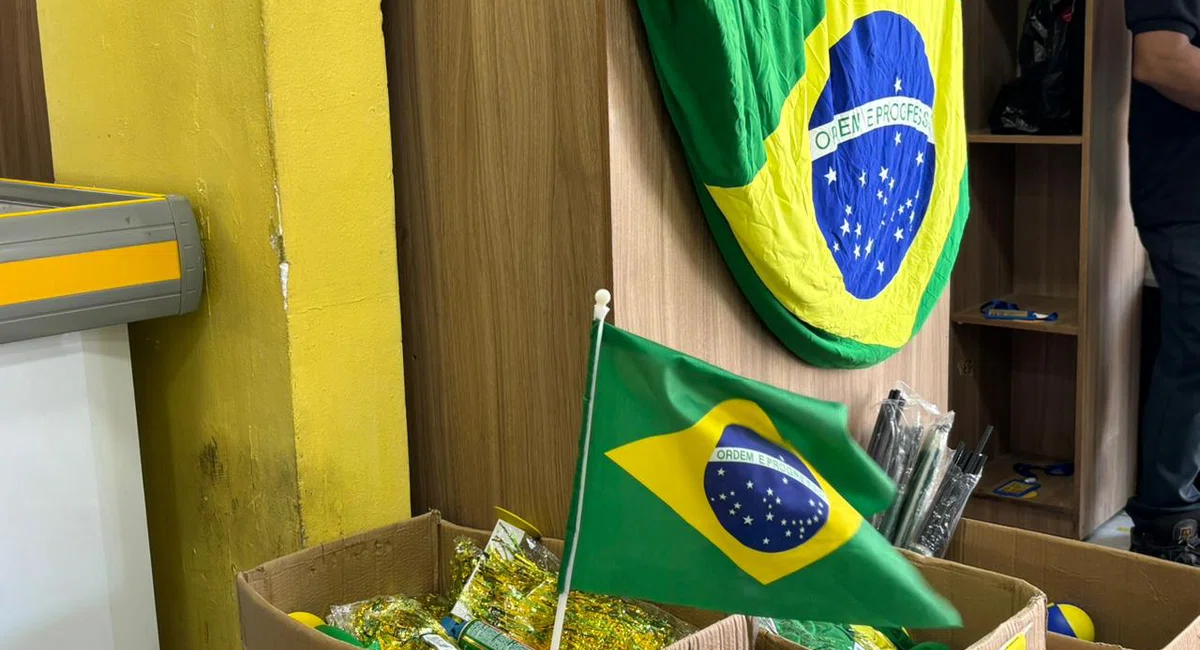 Copa do Mundo movimenta comércio com venda de itens da seleção brasileira em Teresina