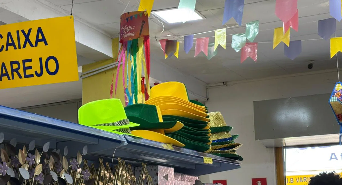 Copa do Mundo movimenta comércio com venda de itens da seleção brasileira em Teresina