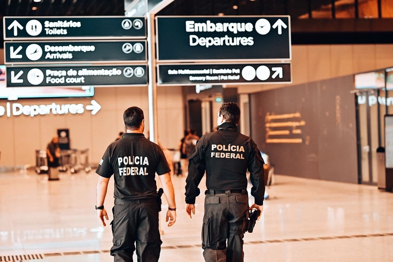Polícia Federal conduz homem que fez falsa comunicação no aeroporto de Teresina