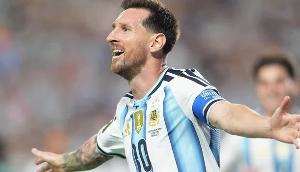 Messi embala hat-trick e vence estreia contra Argélia na Copa do Mundo