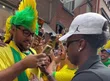 Seleção brasileira é recepcionada por multidão em véspera de jogo na Filadélfia