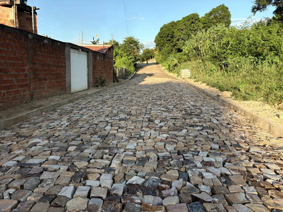 Prefeitura de Esperantina avança com obras de calçamento