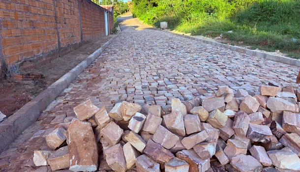 Prefeitura de Esperantina avança com obras de calçamento