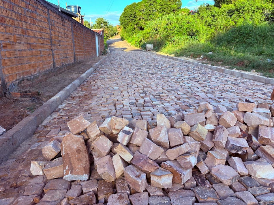Prefeitura de Esperantina avança com obras de calçamento