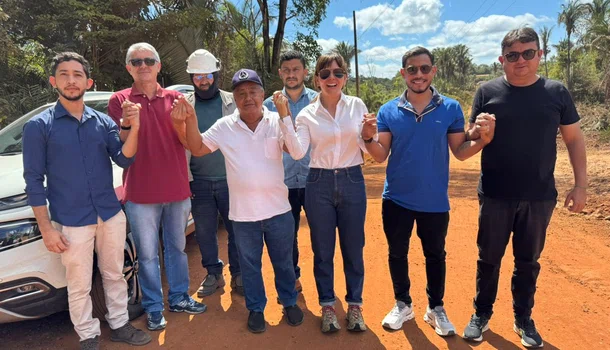 Ivanária Sampaio acompanha obras de asfaltamento da estrada de acesso ao Cemitério do Ciganinho Milagroso