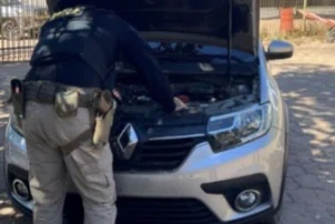 PRF recupera carro roubado na BA durante fiscalização em Bom Jesus