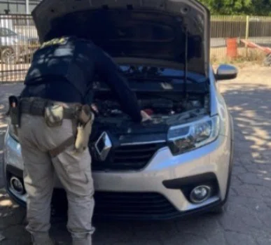PRF recupera carro roubado na Bahia durante fiscalização na BR-135 em Bom Jesus