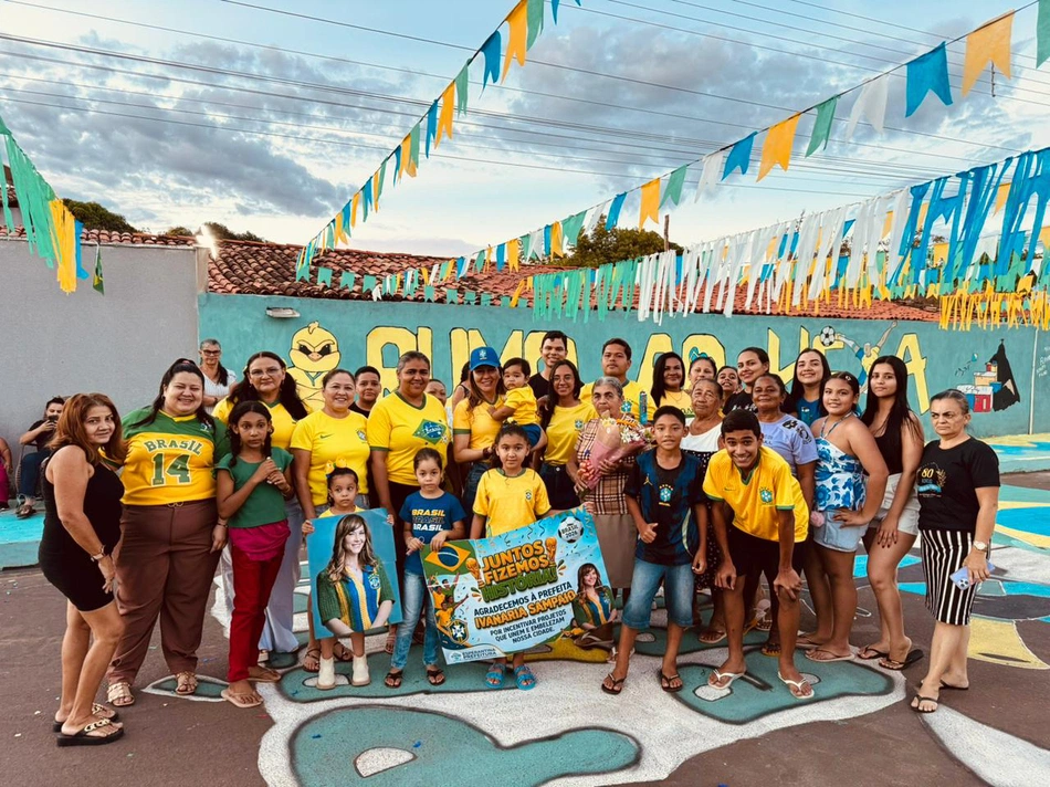 Prefeita Ivanária Sampaio entrega premiação do concurso  Minha Rua na Copa 