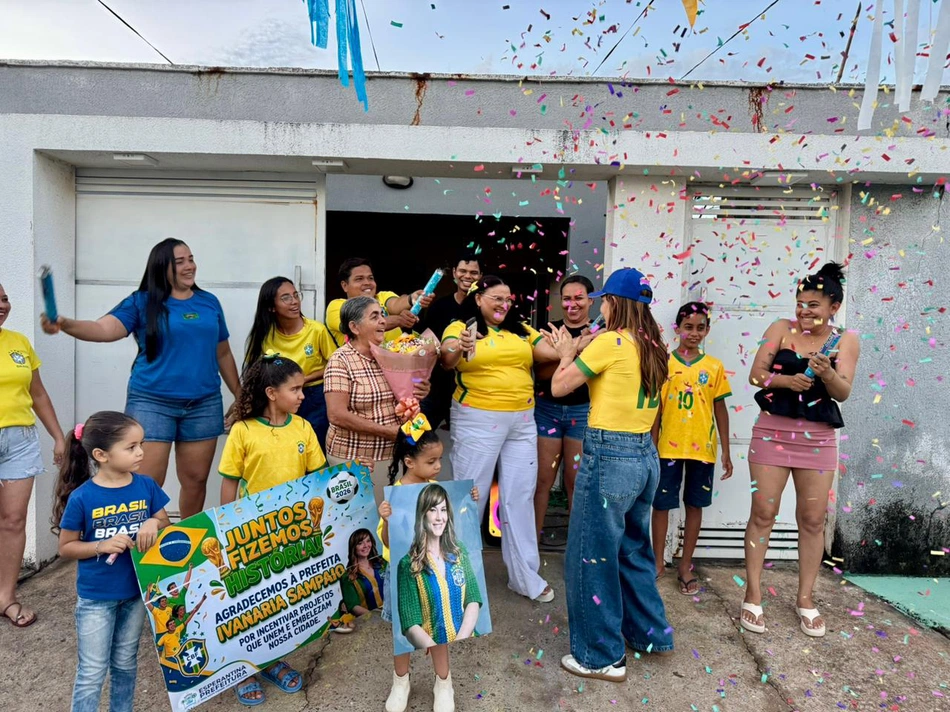 Prefeita Ivanária Sampaio entrega premiação do concurso  Minha Rua na Copa 