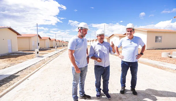 Ciro anuncia entrega de 90 casas em Batalha e novos benefícios para a população