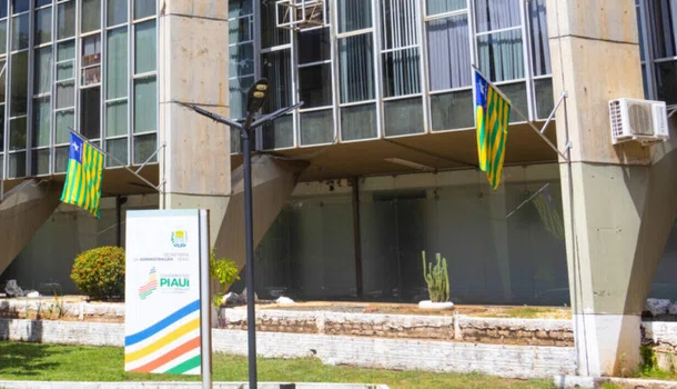 Governo do Piauí nomeia 137 aprovados em concursos públicos para vários cargos
