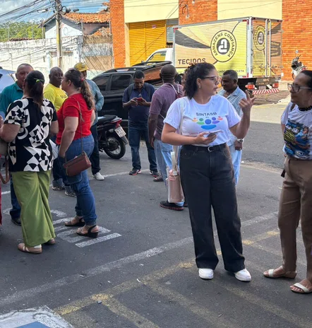 Servidores da prefeitura protestam contra aumento de 9% no plano de saúde