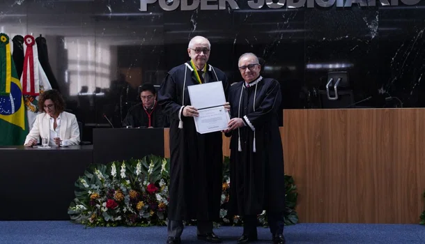 Desembargador Joaquim Santana recebe medalha em solenidade de despedida no Piauí