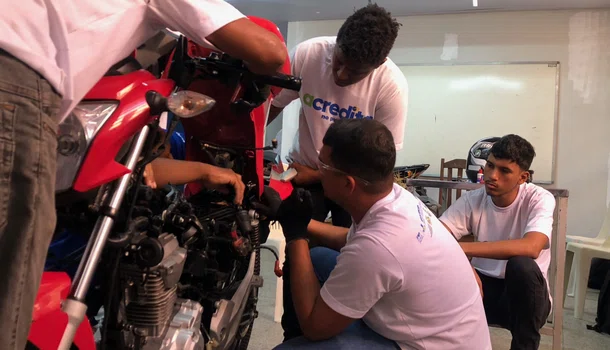 Fundação Wall Ferraz encerra curso de mecânico de moto em Teresina