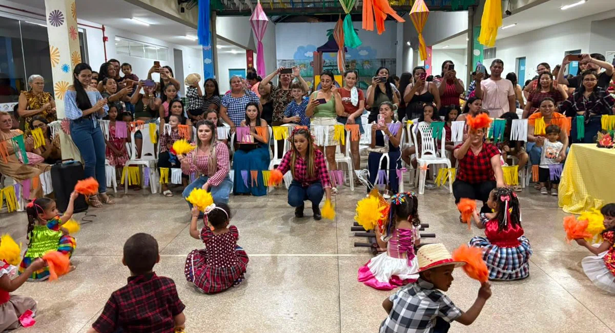 Secretaria Municipal de Educação de Esperantina prestigia Arraiá da Aninha e celebra as tradições juninas