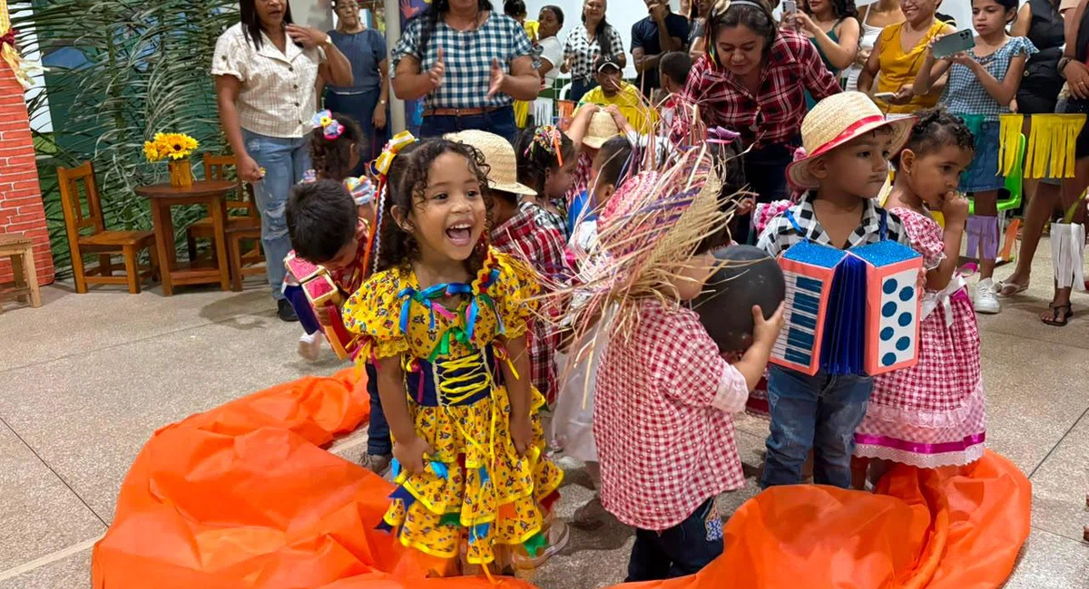 Secretaria Municipal de Educação de Esperantina prestigia Arraiá da Aninha e celebra as tradições juninas