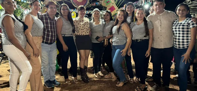 Ivanária Sampaio prestigia Arraiá da Escola Ricardo Francisco de Amorim em Esperantina