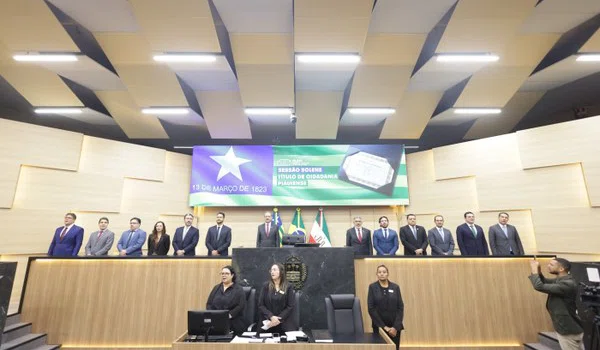 Procurador e promotor de Justiça recebem Título de Cidadania Piauiense na Alepi