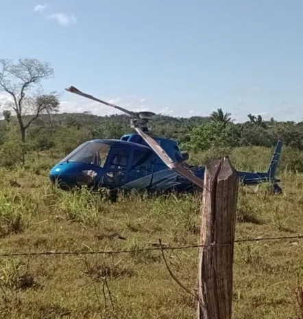 Helicóptero faz pouso forçado em quintal de casa em José de Freitas