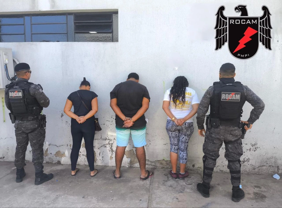 Polícia Militar prende três pessoas e aprende arma em posto de combustíveis de Teresina