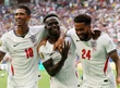 Saka foi o grande destaque da Inglaterra ao marcar três gols. Declan Rice, Konsa e Jude Bellingham também Saka foi o grande destaque da Inglaterra ao marcar três gols. Declan Rice, Konsa e Jude Bellingham também