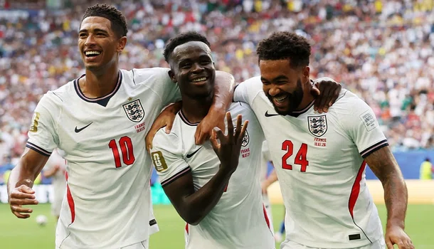 Saka foi o grande destaque da Inglaterra ao marcar três gols. Declan Rice, Konsa e Jude Bellingham também